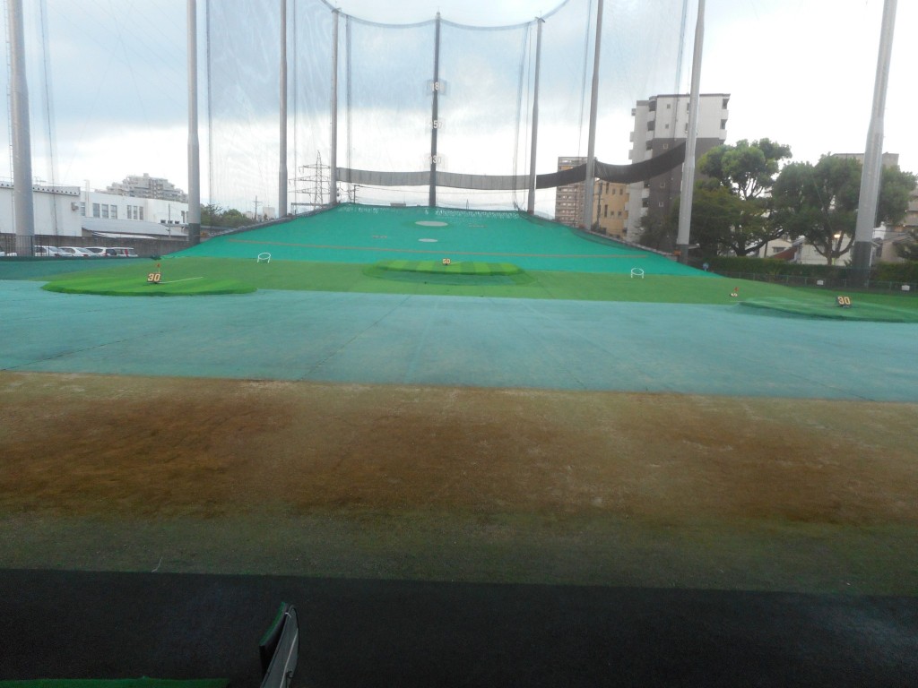アメリカンゴルフプラザ美野島店様　場内人工芝張替工事