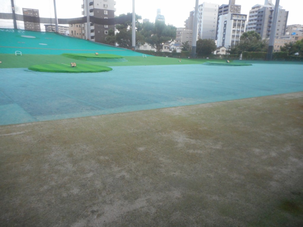 アメリカンゴルフプラザ美野島店様　場内人工芝張替工事