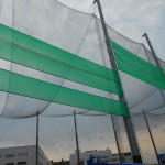 アメリカンゴルフプラザ美野島店様内、西日防止用遮光ネット取付工事