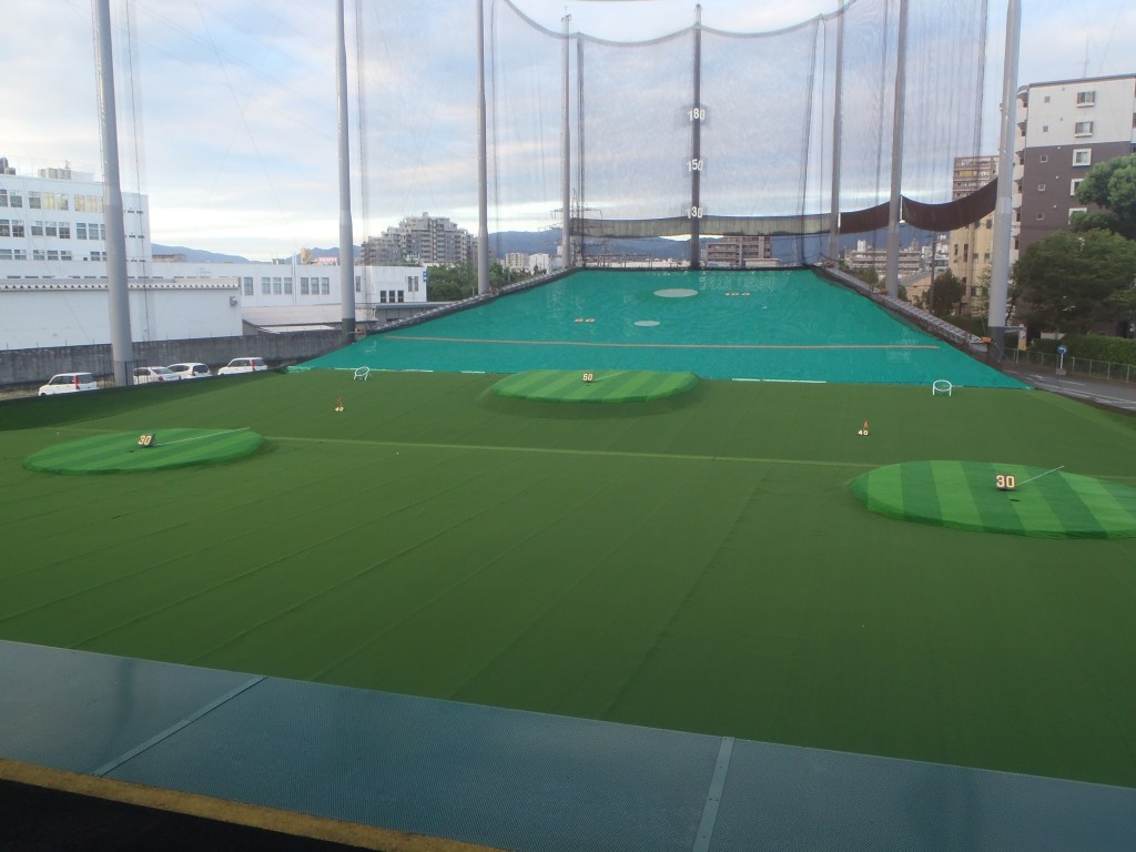 アメリカンゴルフプラザ美野島店様　場内人工芝張替工事