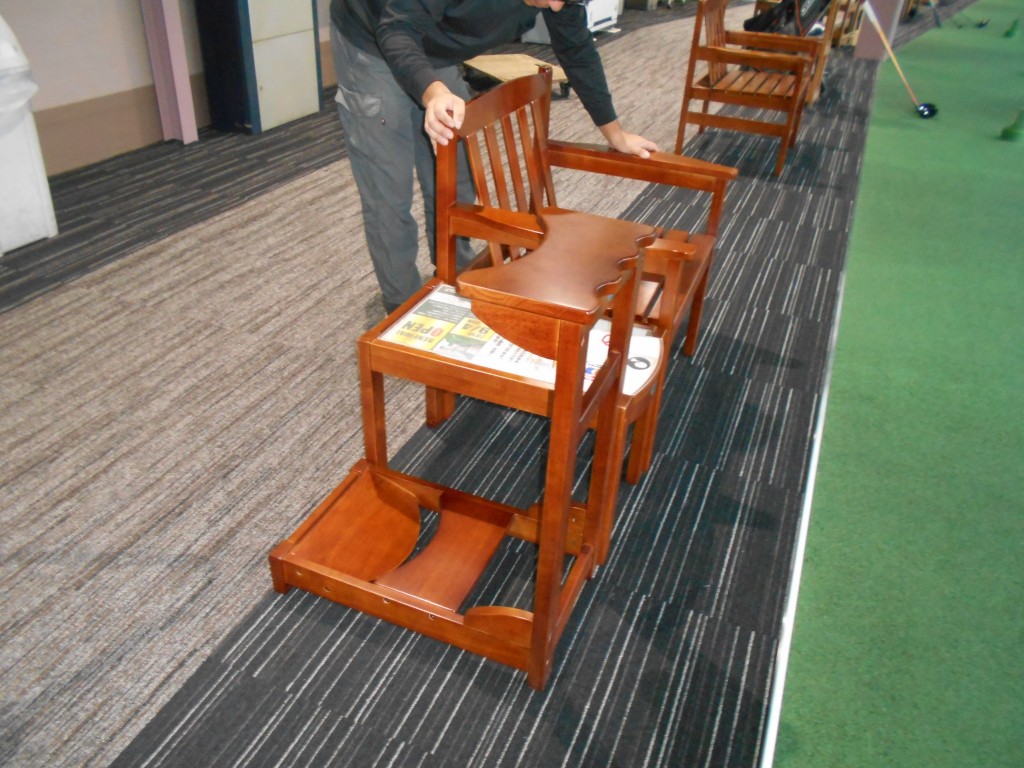 打席椅子、テーブル入替