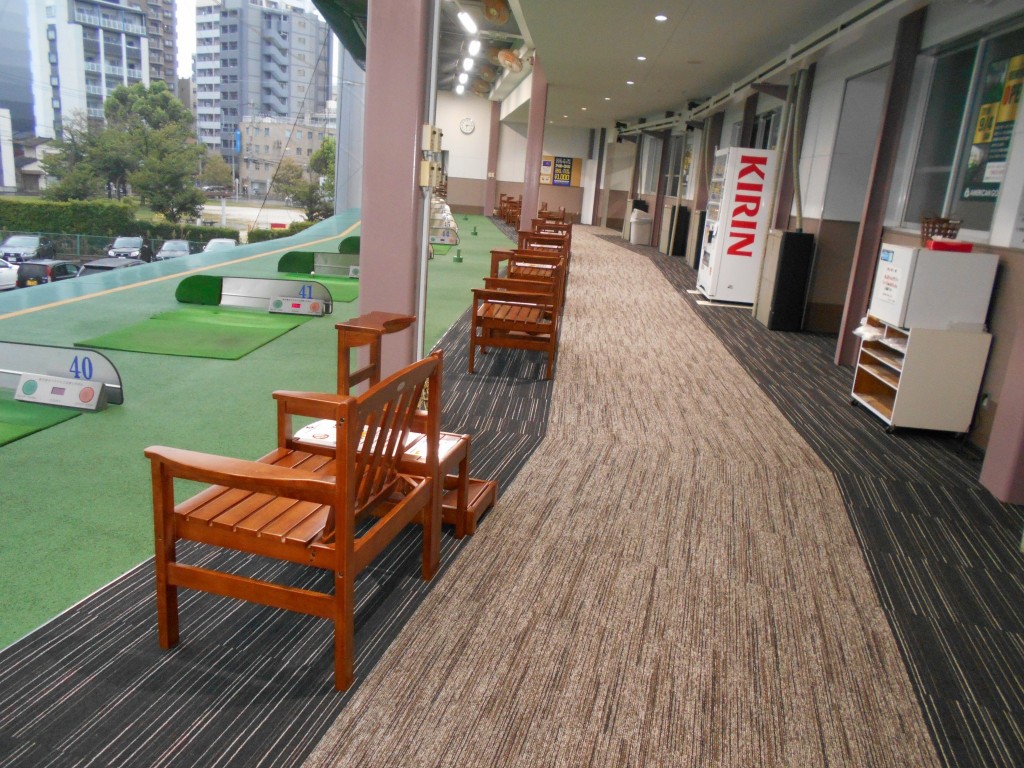 打席椅子、テーブル入替