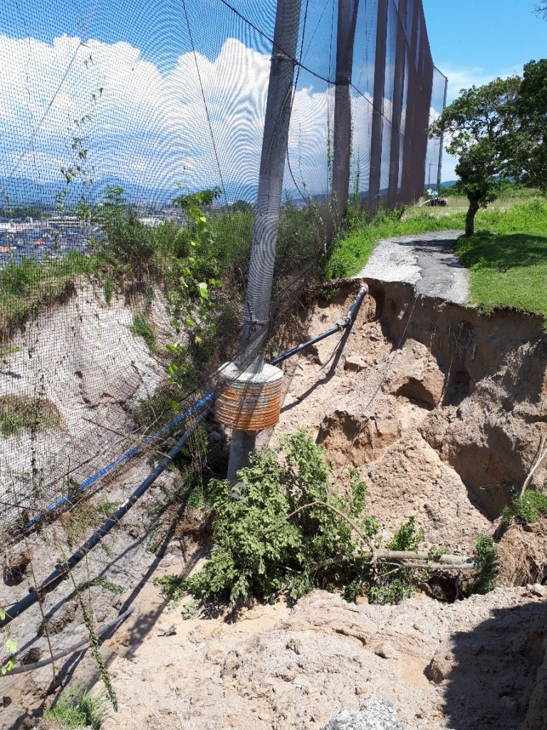 防球ネット撤去工事