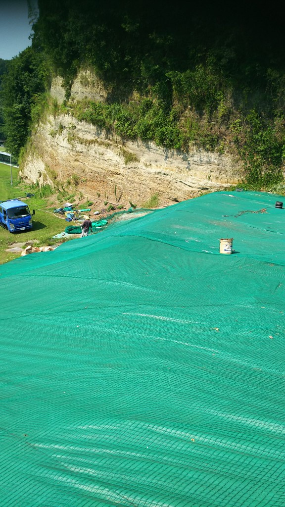 法面ネット貼り工事