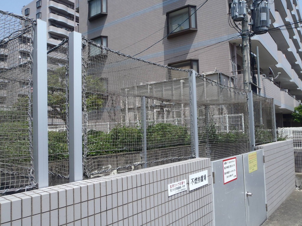 ゴミ置き場ネット張替工事