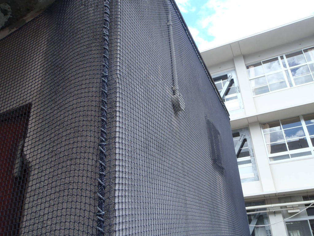 外壁剥落防止ネット設置工事