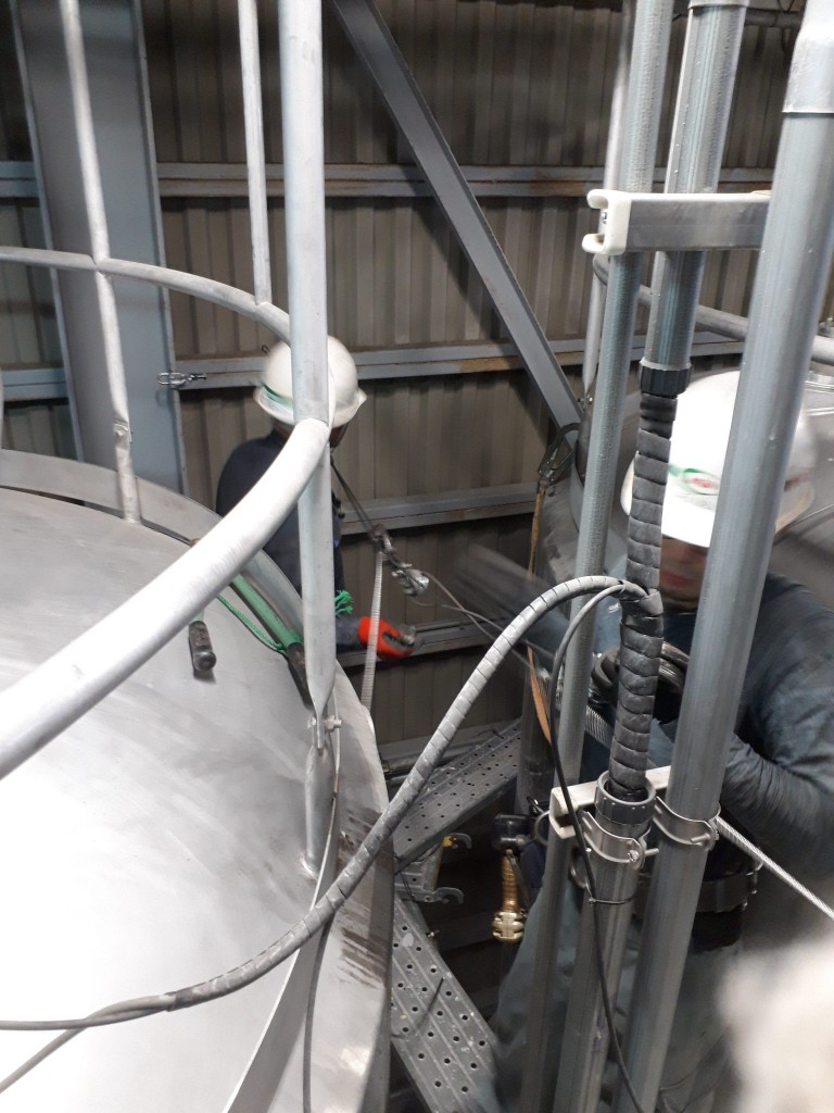 落下防止ネット設置工事