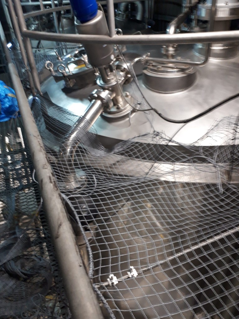 落下防止ネット設置工事