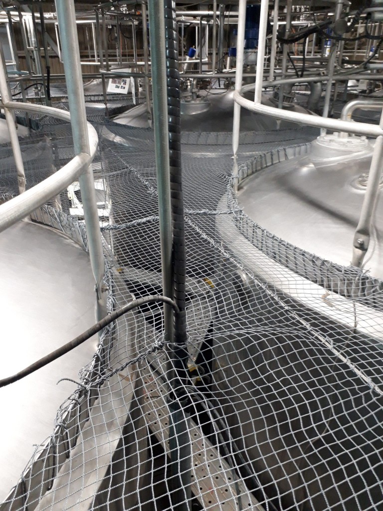 落下防止ネット設置工事