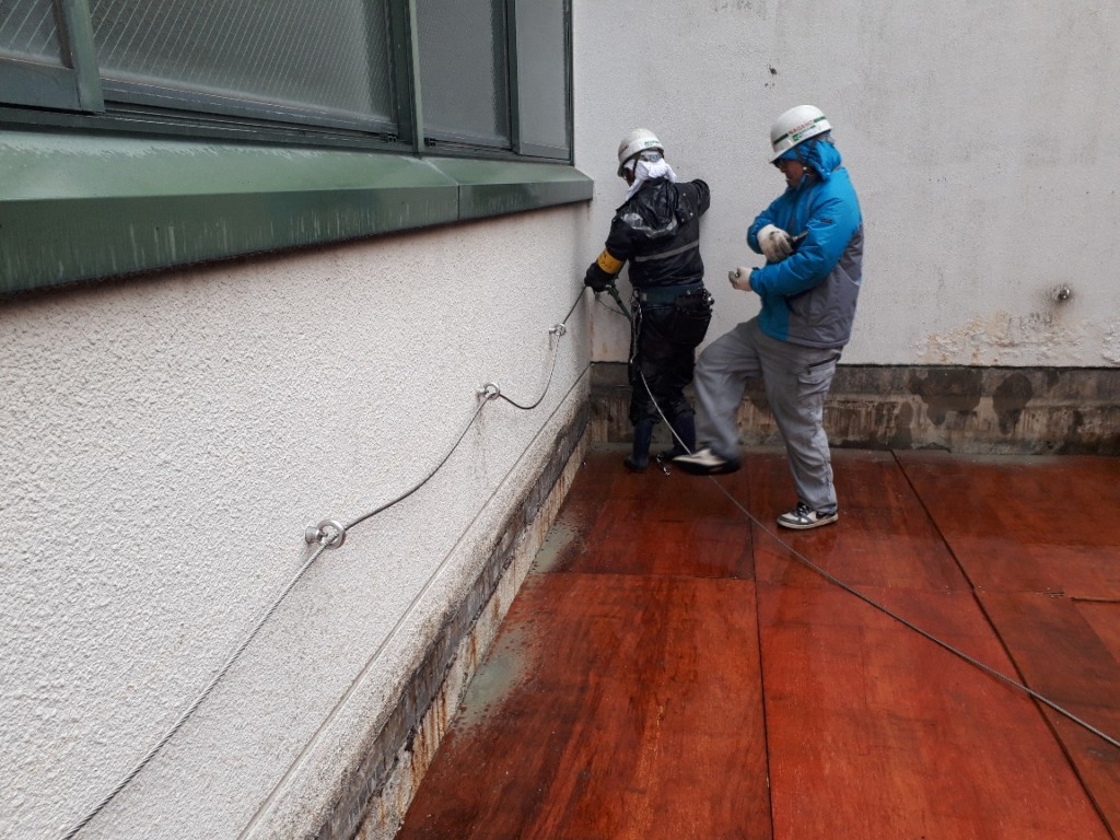 落下防止ネット設置工事