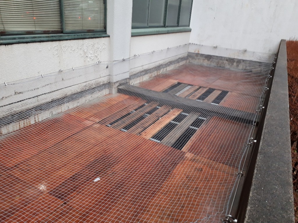 落下防止ネット設置工事