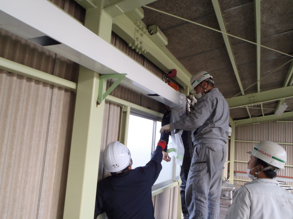 送球装置（横コンベア）新設工事