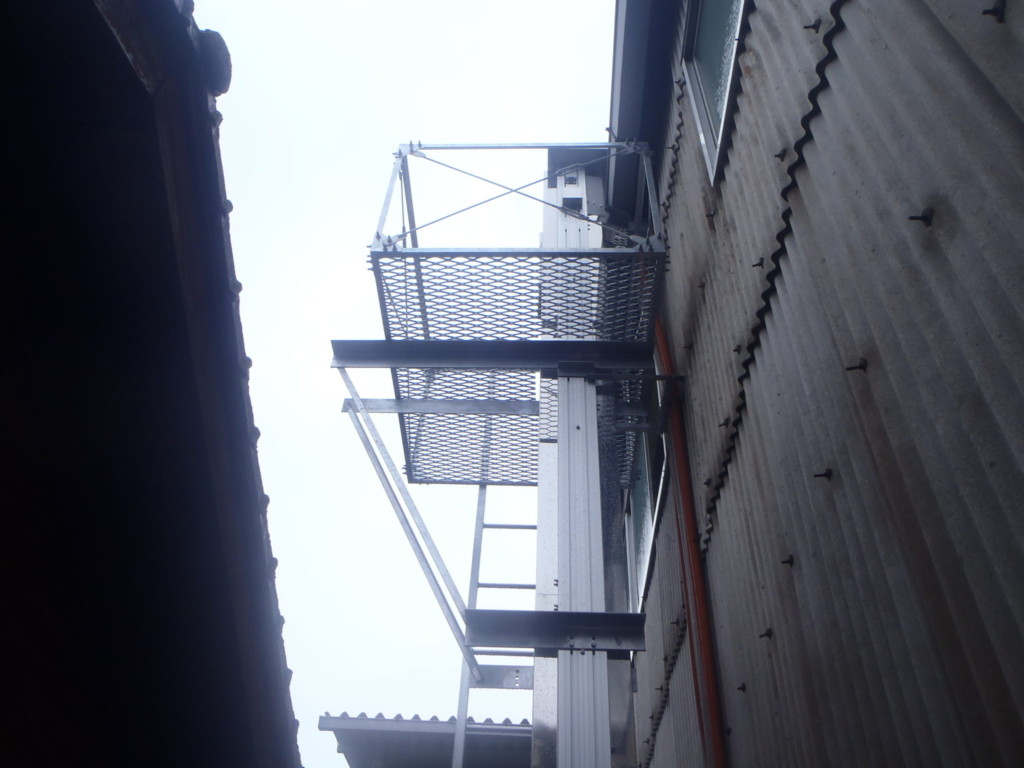 送球装置（縦コンベア）新設工事