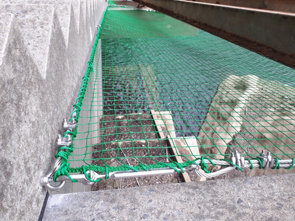 落下防止ネット設置工事