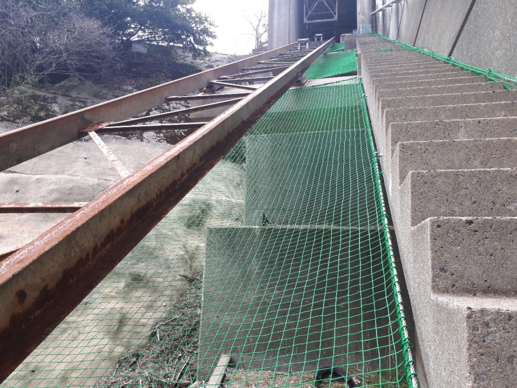 落下防止ネット設置工事