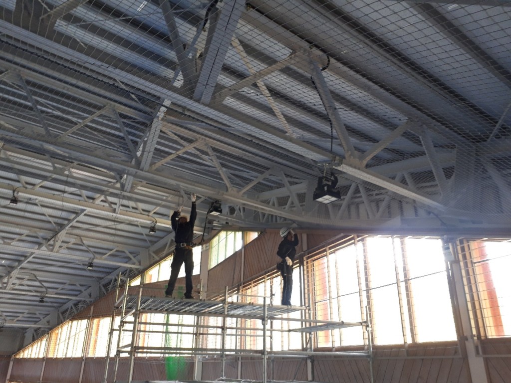 天井防球ネット設置工事