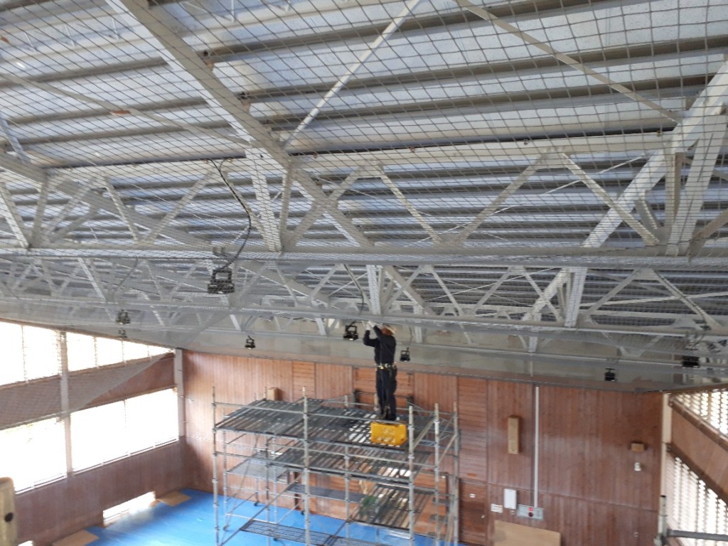 天井防球ネット設置工事