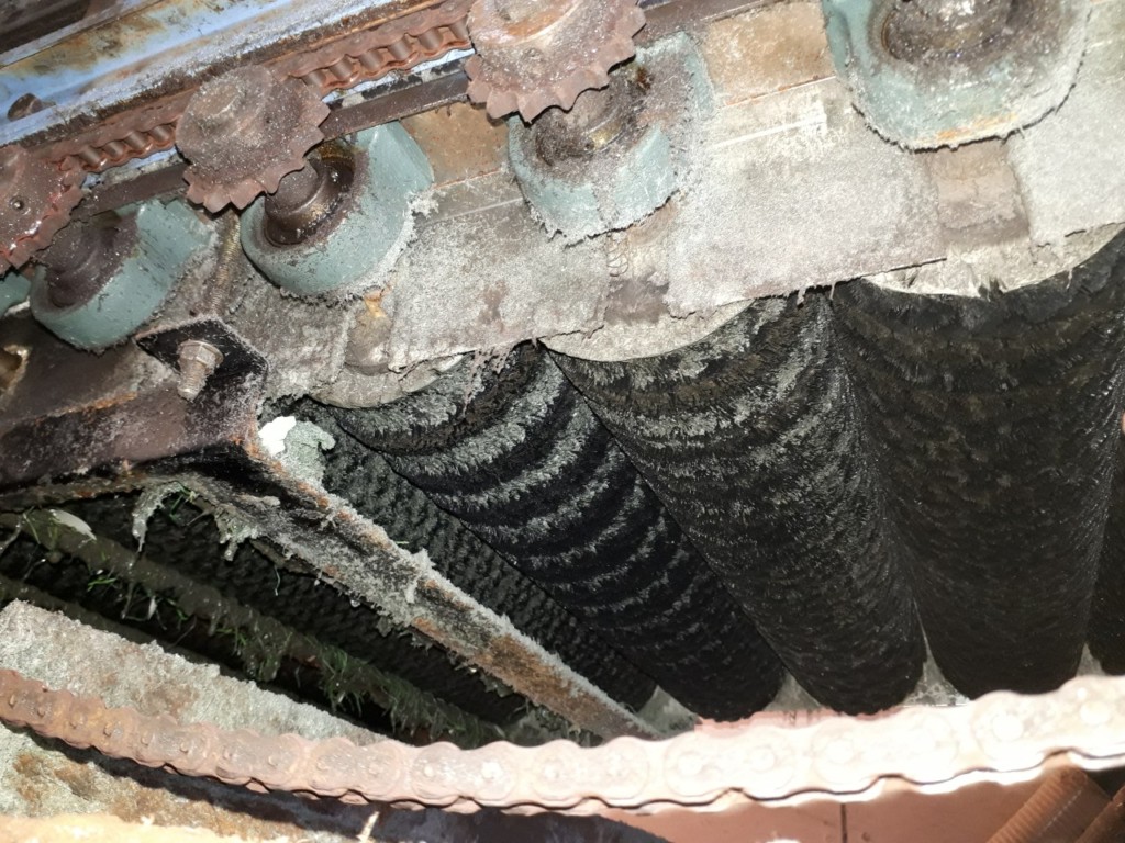 ボール洗浄機ブラシ交換工事