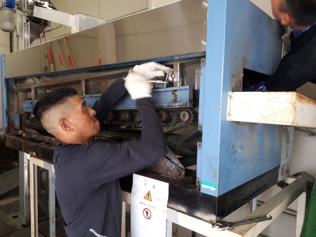 ボール洗浄機ブラシ交換工事