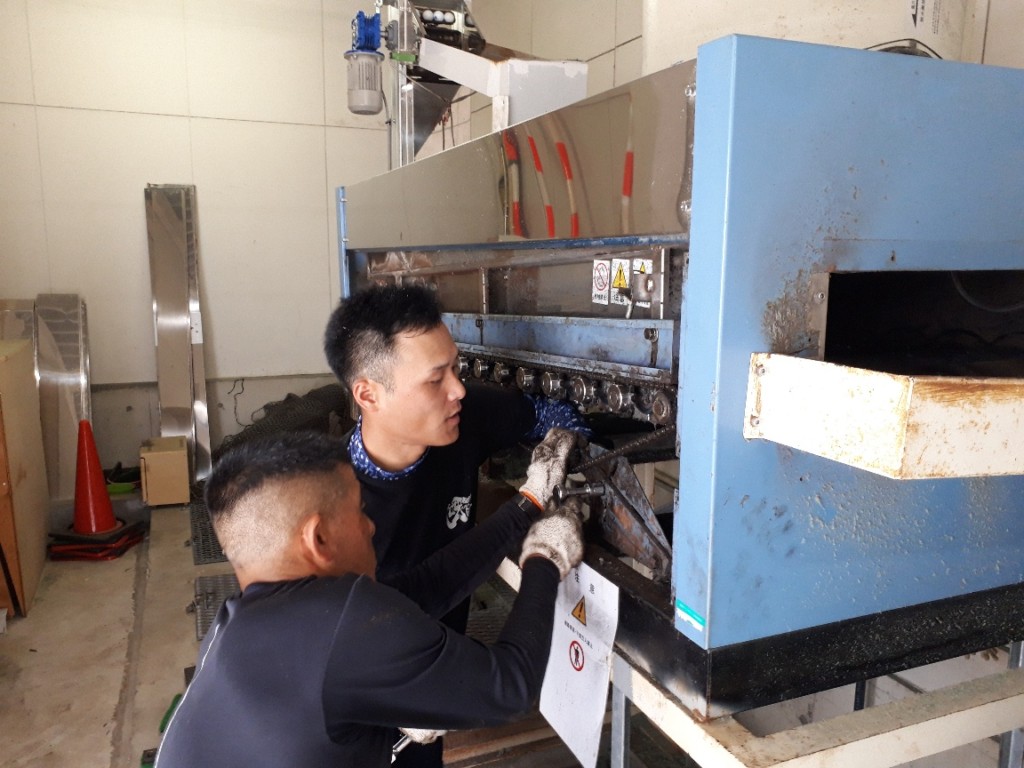 ボール洗浄機ブラシ交換工事