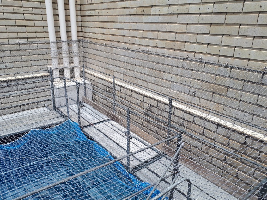 落下防止ネット設置工事