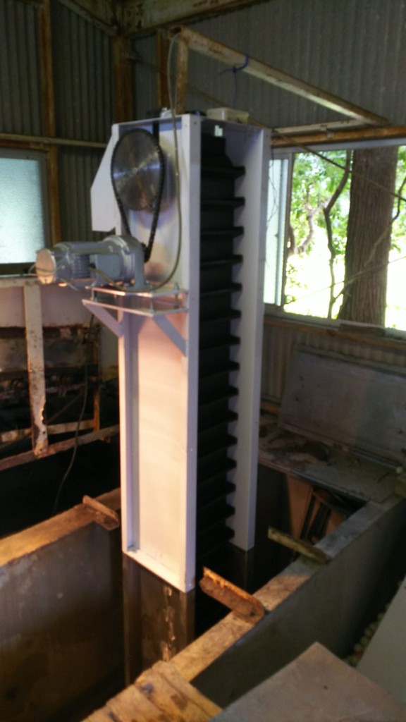 送球コンベア交換工事