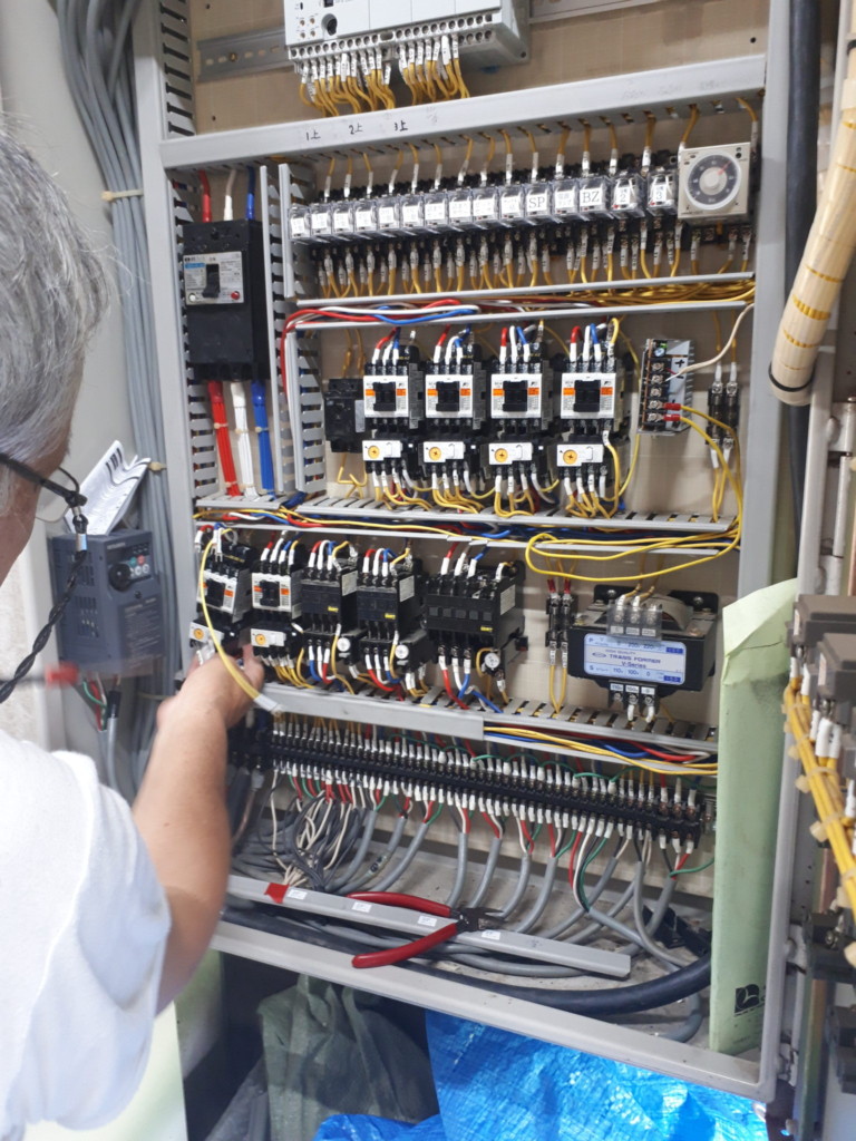 送球制御盤電子部品交換