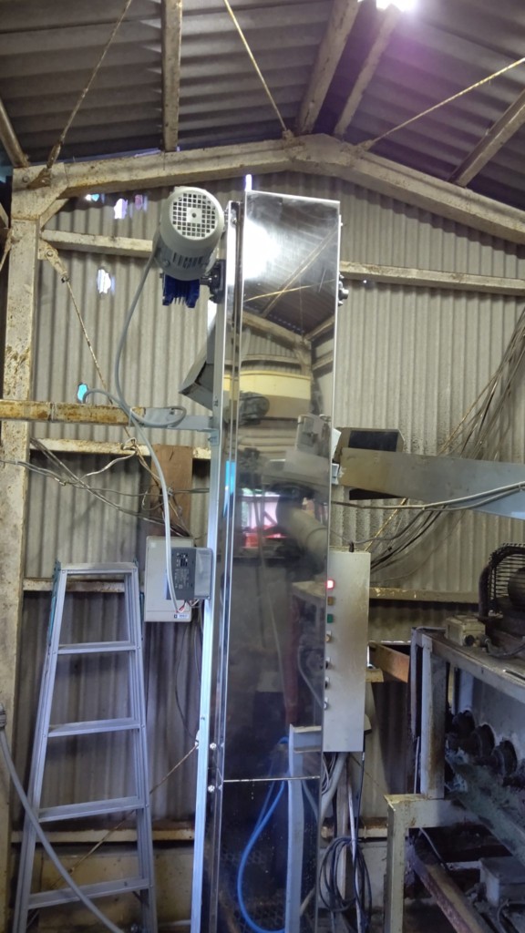 縦コンベア交換工事