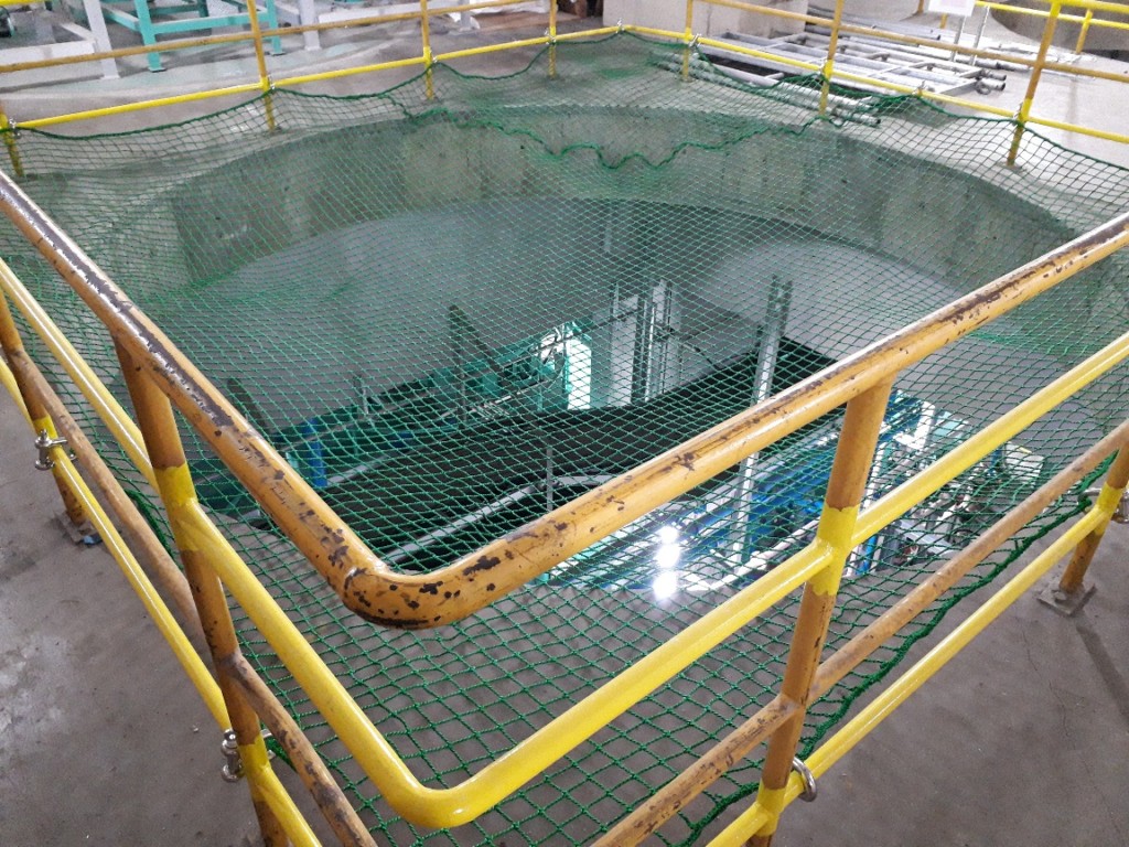 落下防止ネット設置工事