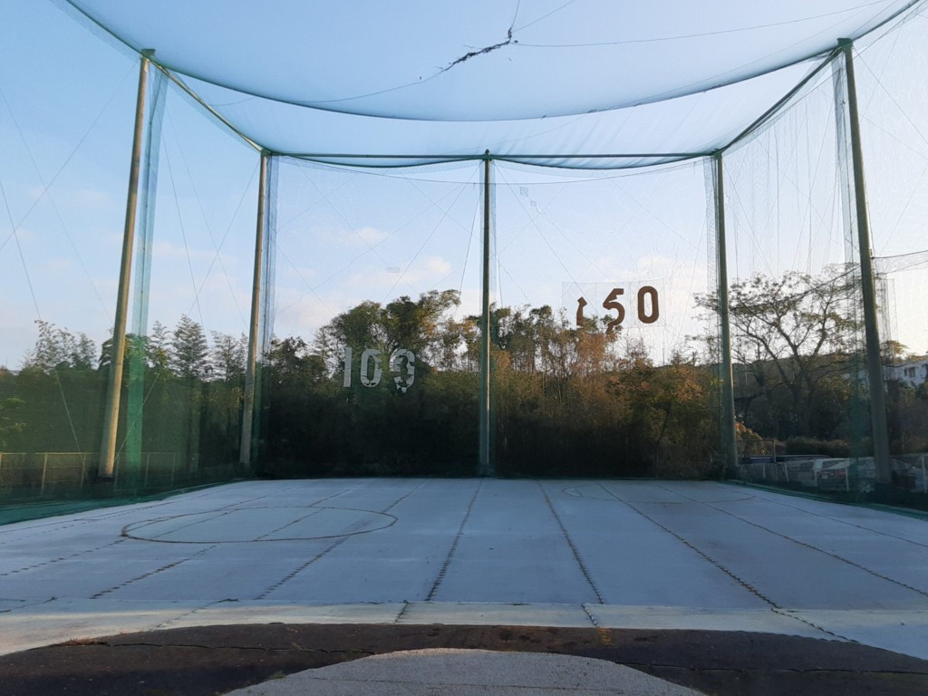 ゴルフ練習場人工芝貼り工事