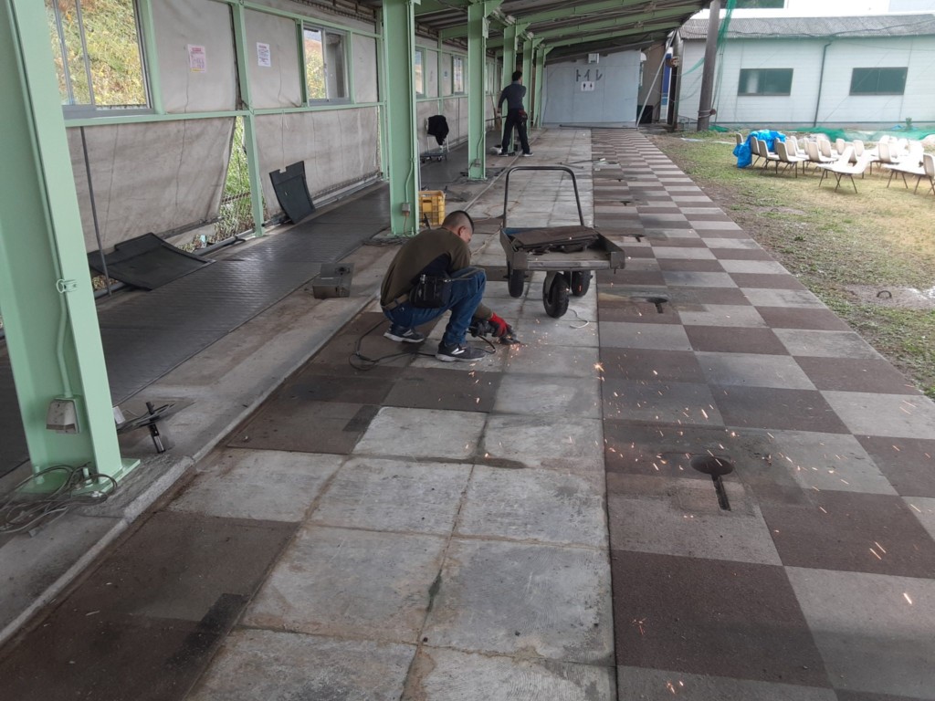 ゴルフ練習場打席改修工事