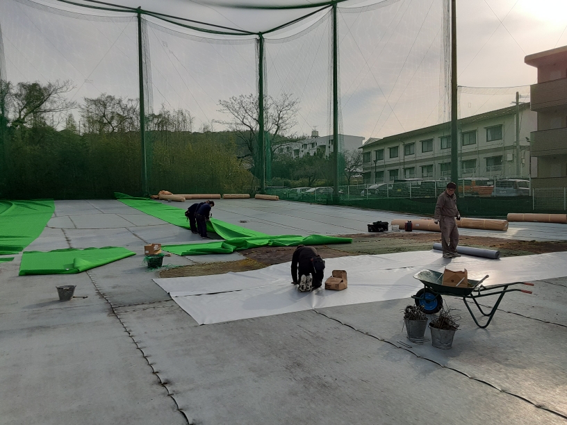 ゴルフ練習場人工芝貼り工事