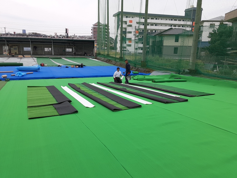 ゴルフ練習場人工芝貼り工事