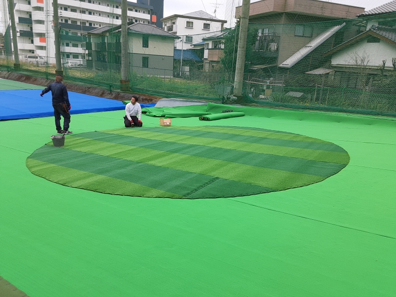 ゴルフ練習場人工芝貼り工事
