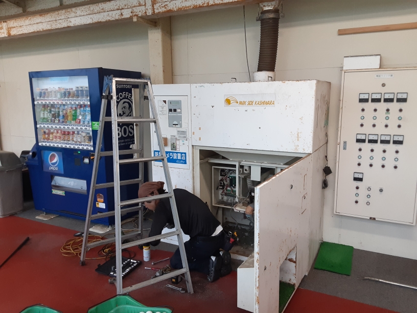 ゴルフボール販売機入替工事