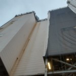 発電所内剥落防止垂直ネット設置工事