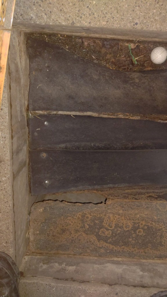 ボールピット内鉄板溶接工事