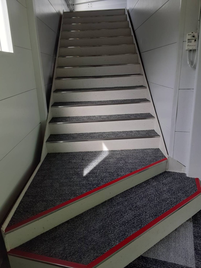 打席タイルカーペット貼替工事