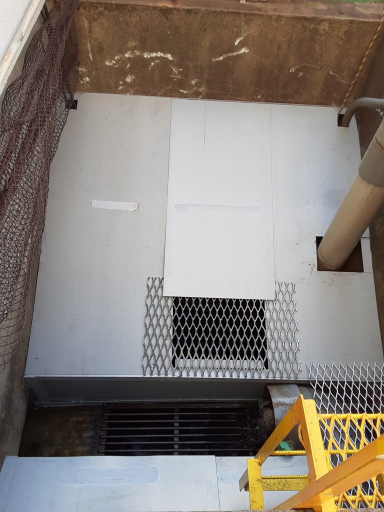 水溜槽鉄板交換工事