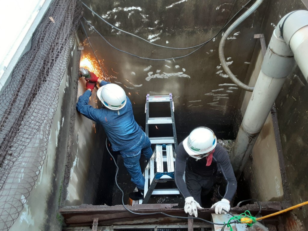 水溜槽鉄板交換工事