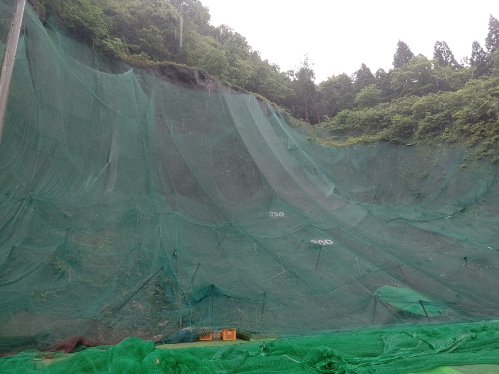 法面防球ネット工事