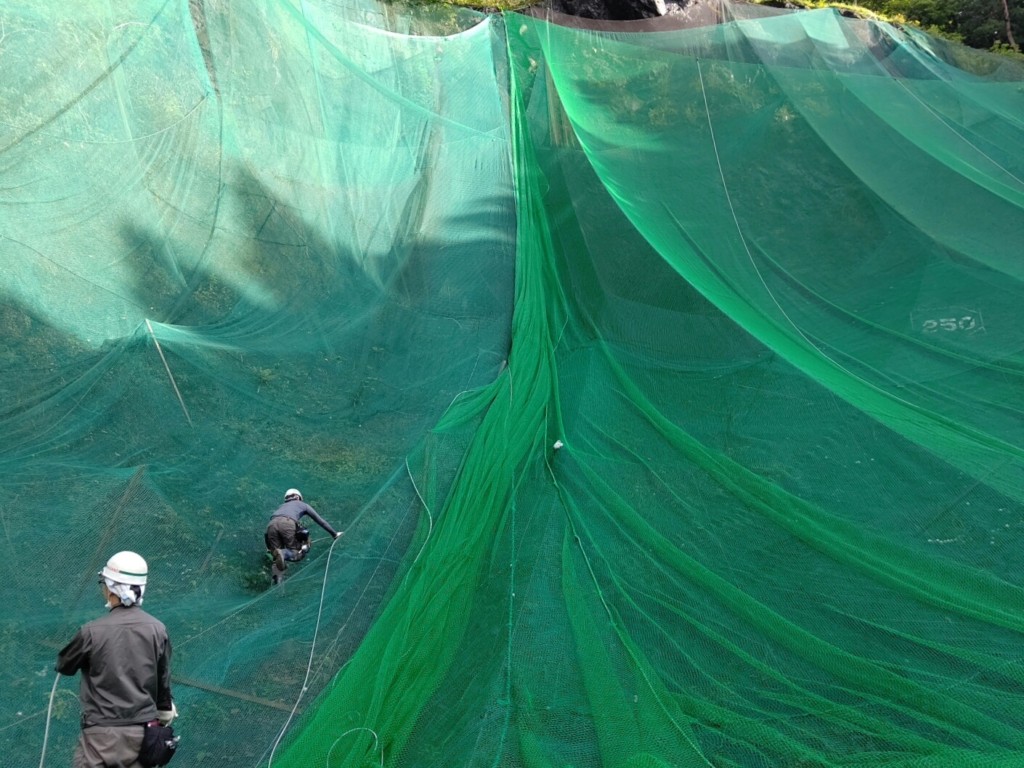 法面防球ネット工事