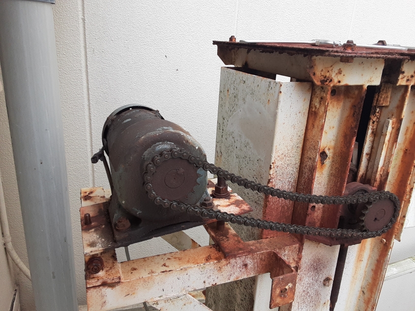 縦コンベア用モーター交換工事