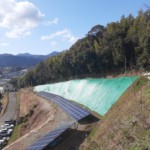 駐車場法面ＵＶシート貼り工事