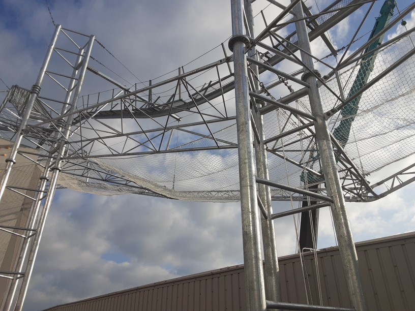 落下防止ネット設置工事