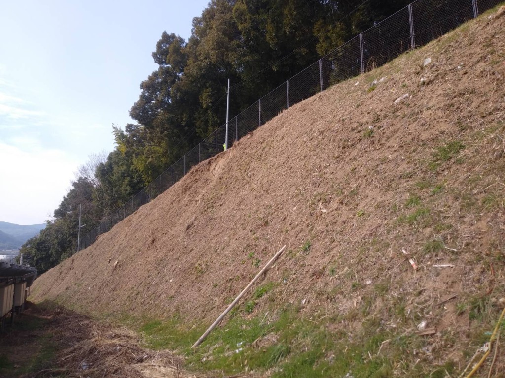 駐車場法面ＵＶシート貼り工事