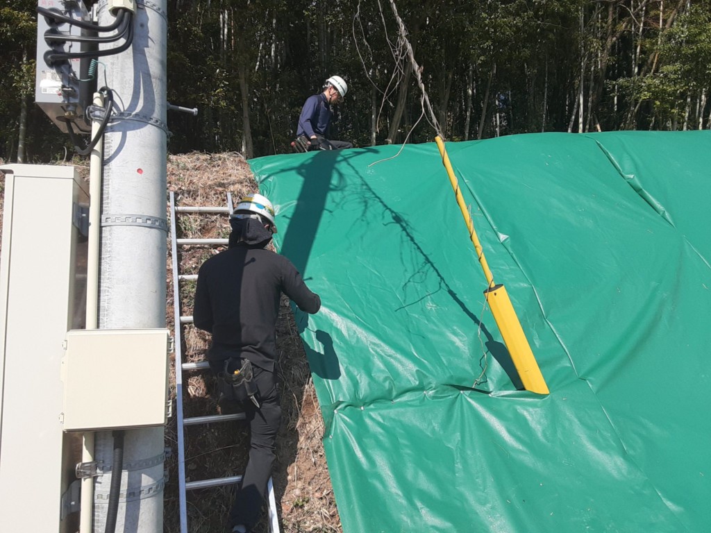 駐車場法面ＵＶシート貼り工事