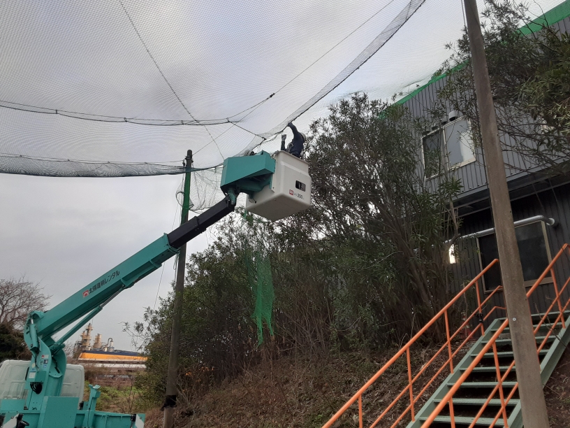 帯ネット入替および近隣防球ネット設置工事