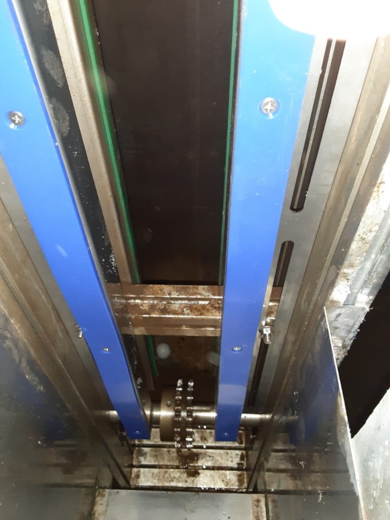 縦コンベアバケット交換工事