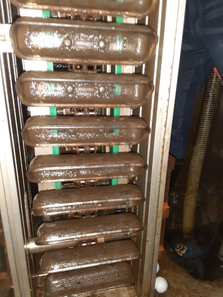 縦コンベアバケット交換工事